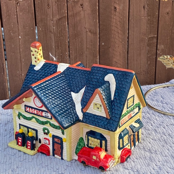 Vintage Christmas Village Gas & Grocery Store building Lighted Accent - Picture 11 of 13